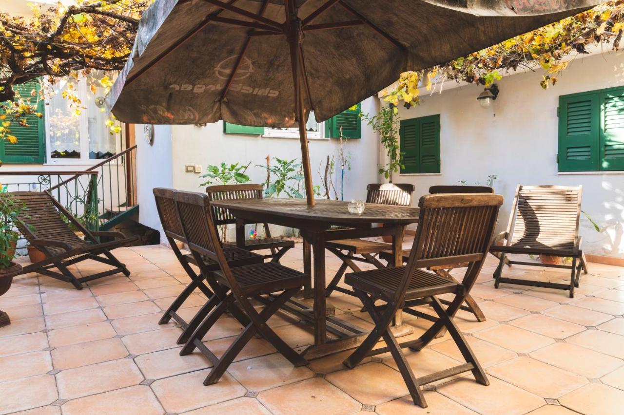 Deluxe Apartment With Garden In Vomero نابولي المظهر الخارجي الصورة