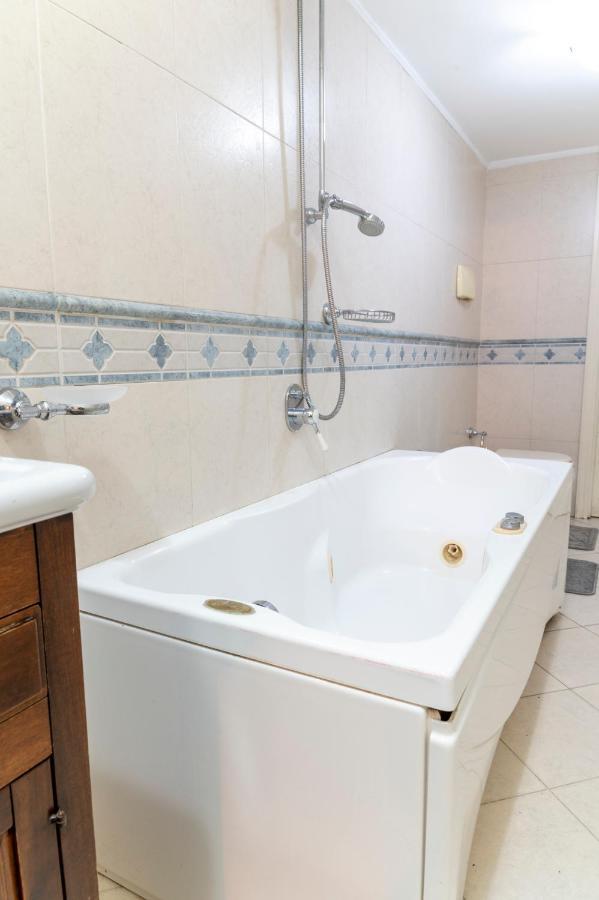 Deluxe Apartment With Garden In Vomero نابولي المظهر الخارجي الصورة