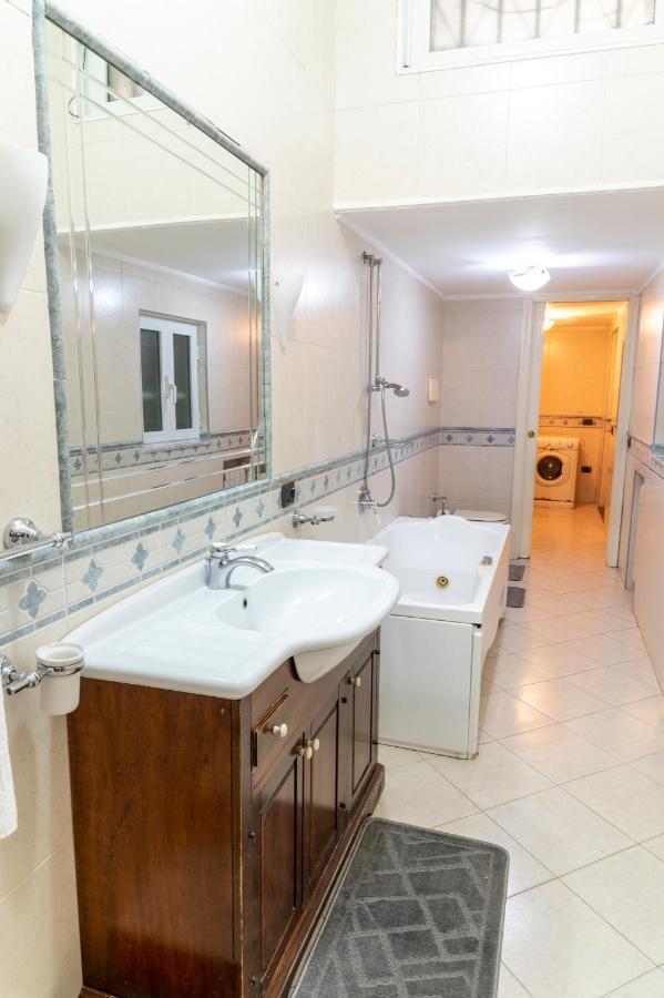 Deluxe Apartment With Garden In Vomero نابولي المظهر الخارجي الصورة