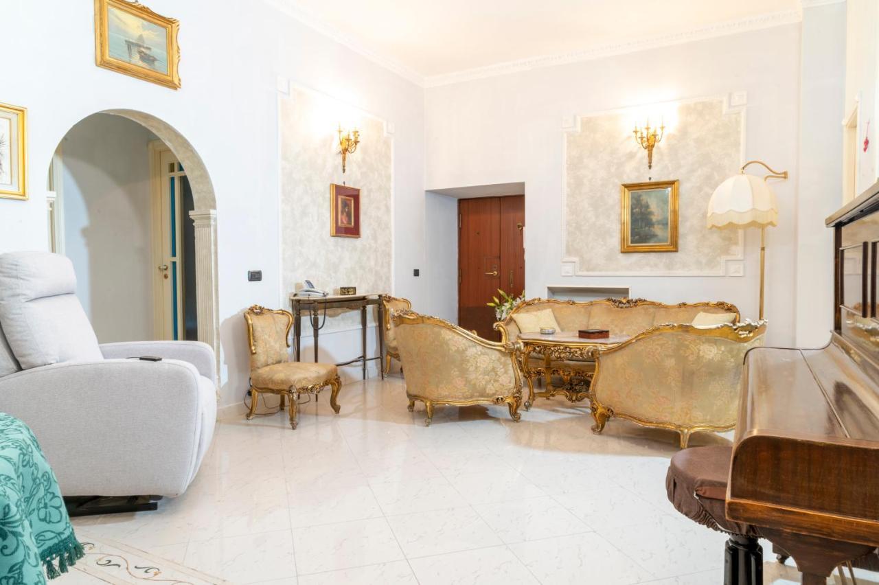 Deluxe Apartment With Garden In Vomero نابولي المظهر الخارجي الصورة