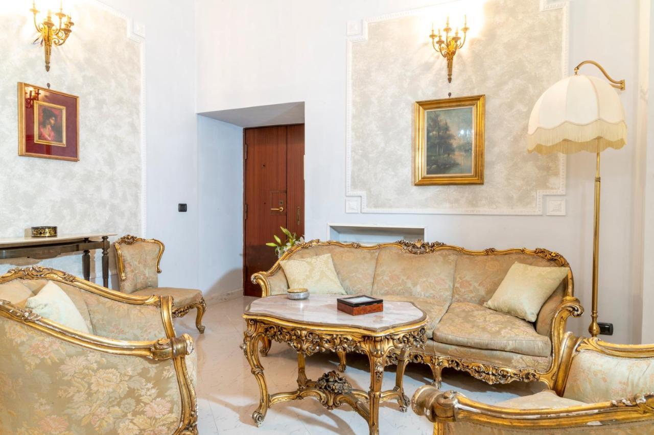 Deluxe Apartment With Garden In Vomero نابولي المظهر الخارجي الصورة