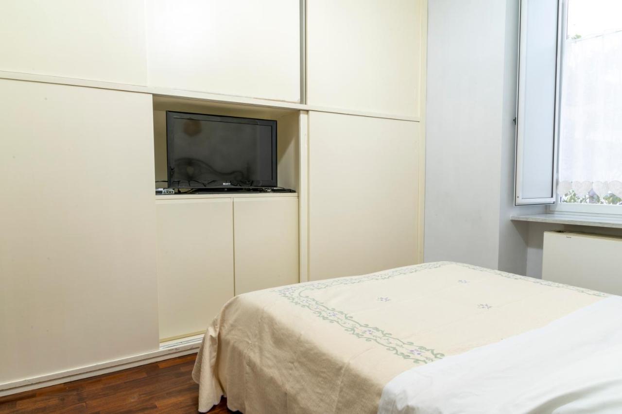 Deluxe Apartment With Garden In Vomero نابولي المظهر الخارجي الصورة