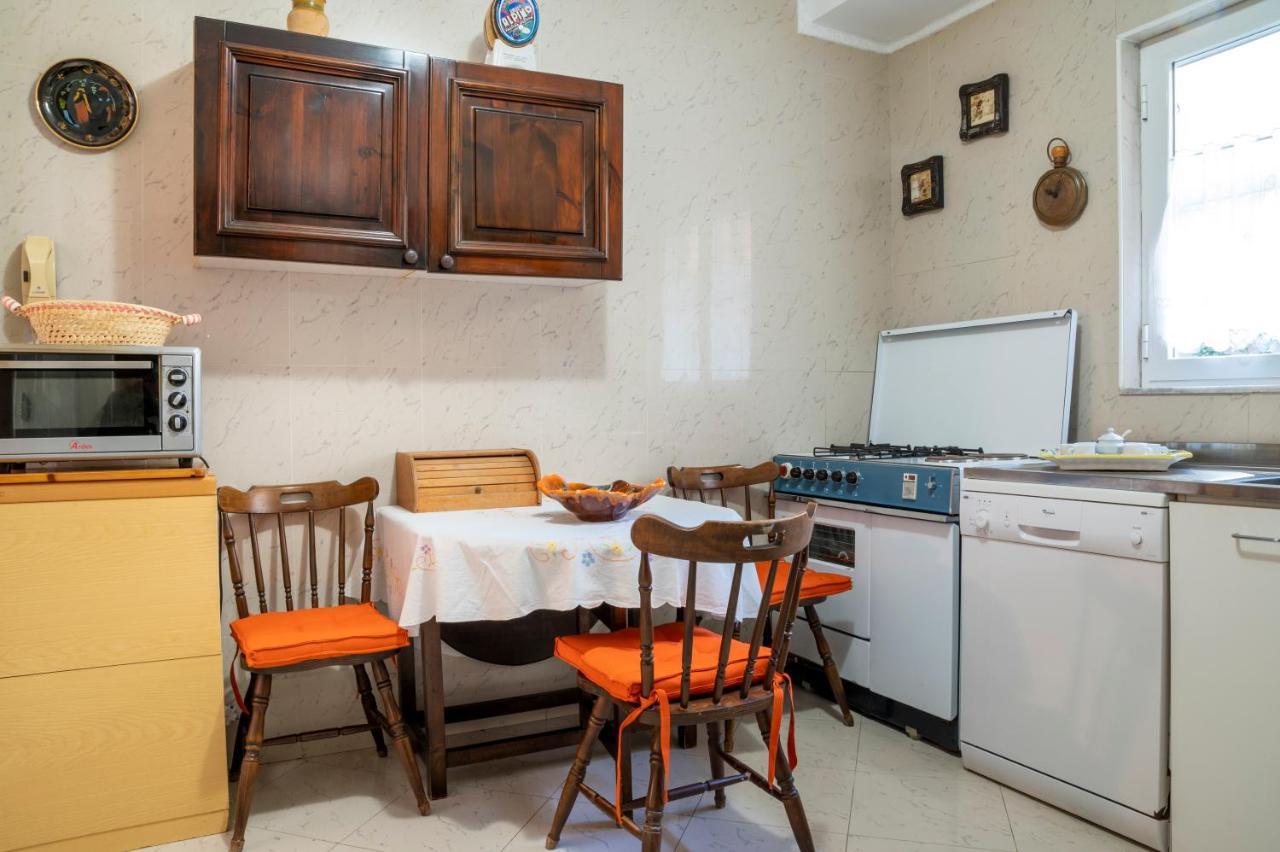 Deluxe Apartment With Garden In Vomero نابولي المظهر الخارجي الصورة